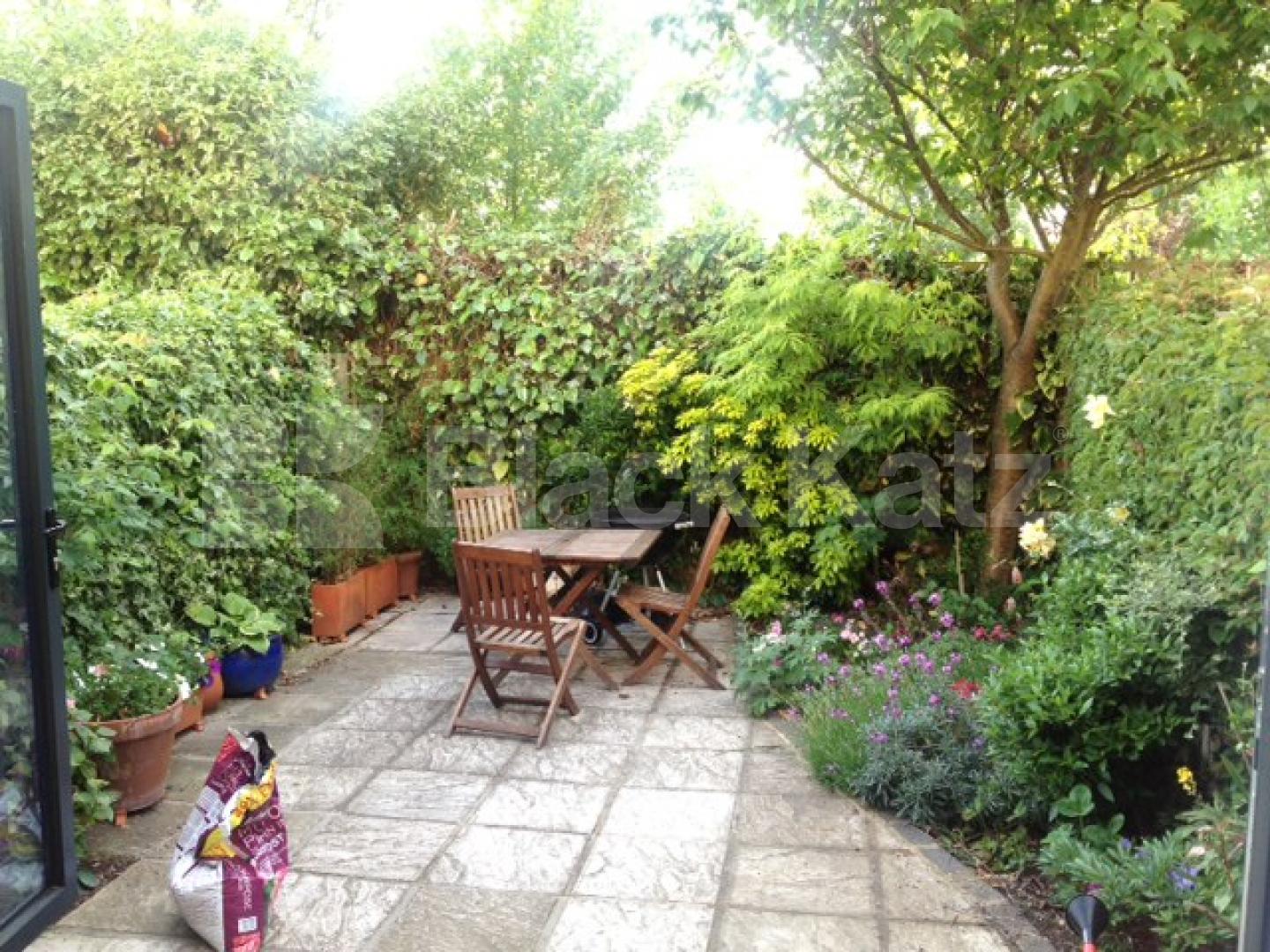 			NEW INSTRUCTION, 3 Bedroom, 1 bath, 1 reception Mews House			 Bevin Square, Wandsworth Common / Tooting Bec